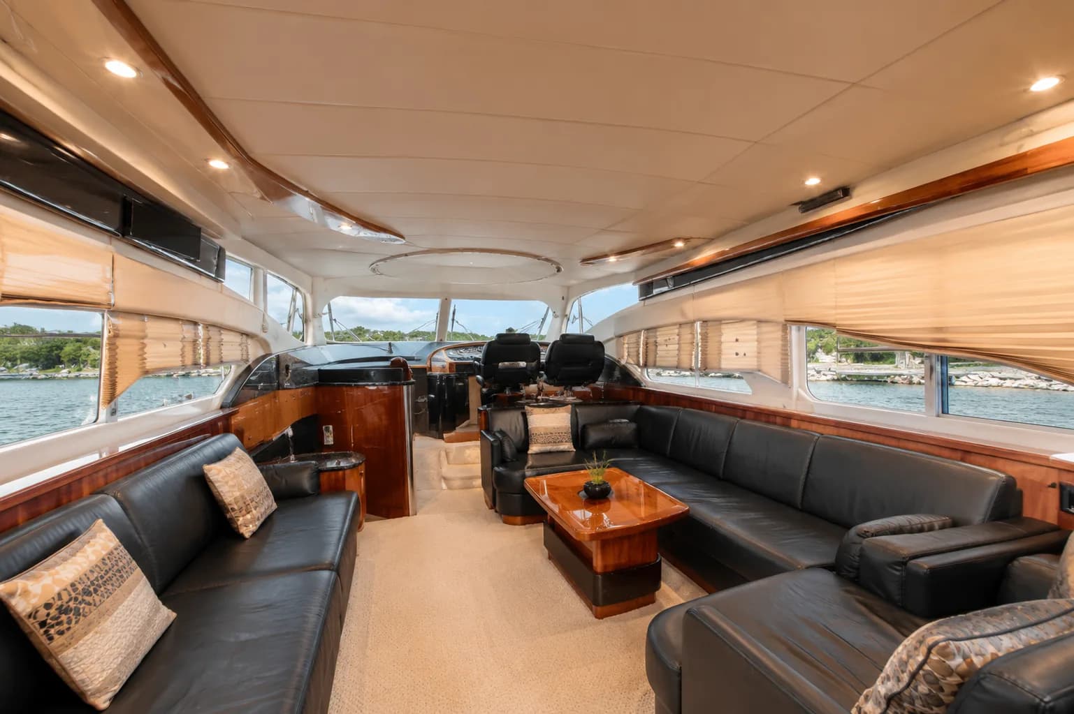 Azimut 100 ft — photo 2 of 3